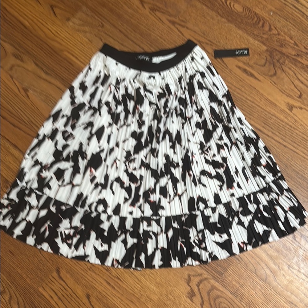 Apt. 9 Women's Black and White Pleated Skirt